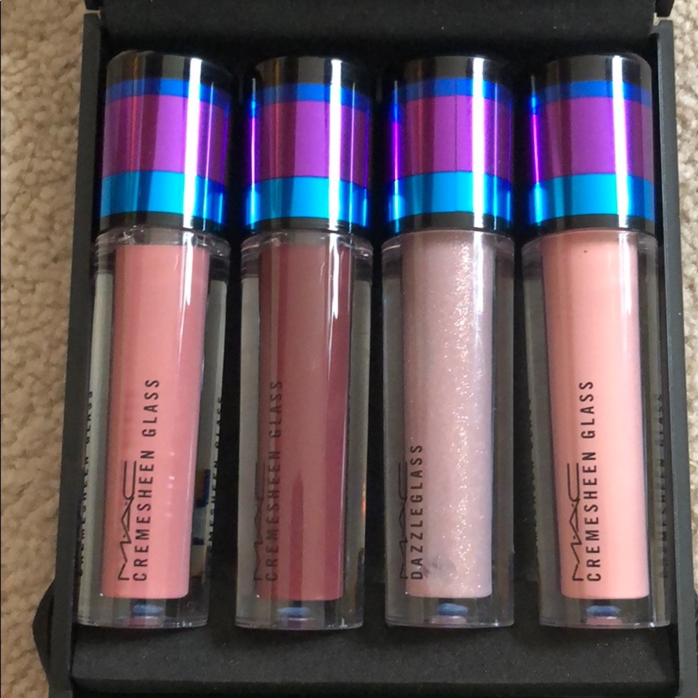 MAC Irresistibly Charming Nude Lipgloss Set
